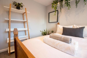 Shakespeare House-Stylish Home, Modern Comforts